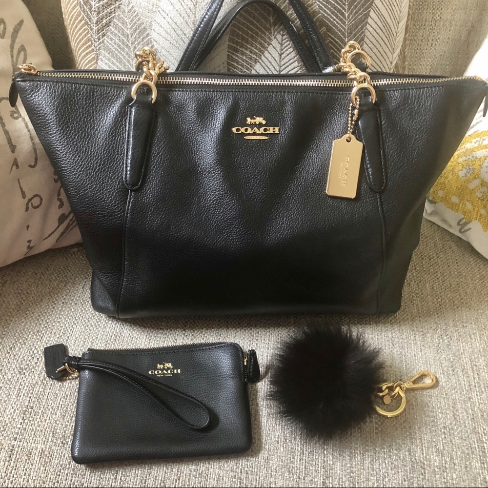 🎉HOST PICK🎉Coach Wristlet - Picture 12 of 14